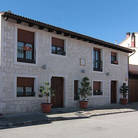 Apartamentos Turisticos Los Abuelos Montemayor de Pililla المظهر الخارجي الصورة