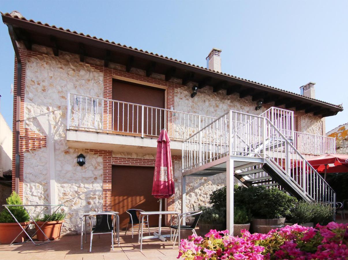 Apartamentos Turisticos Los Abuelos Montemayor de Pililla المظهر الخارجي الصورة