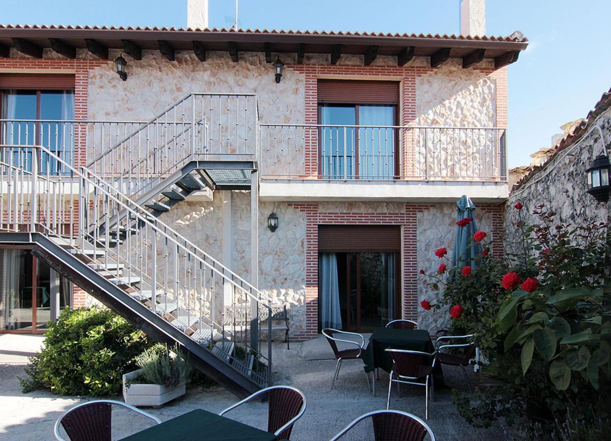 Apartamentos Turisticos Los Abuelos Montemayor de Pililla المظهر الخارجي الصورة