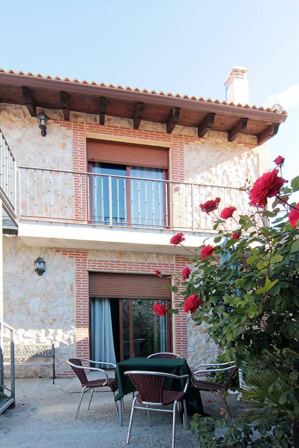 Apartamentos Turisticos Los Abuelos Montemayor de Pililla المظهر الخارجي الصورة