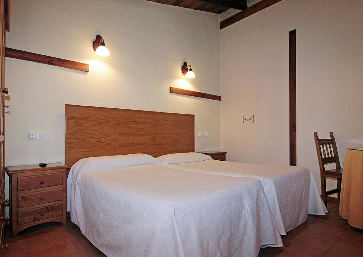 Apartamentos Turisticos Los Abuelos Montemayor de Pililla المظهر الخارجي الصورة