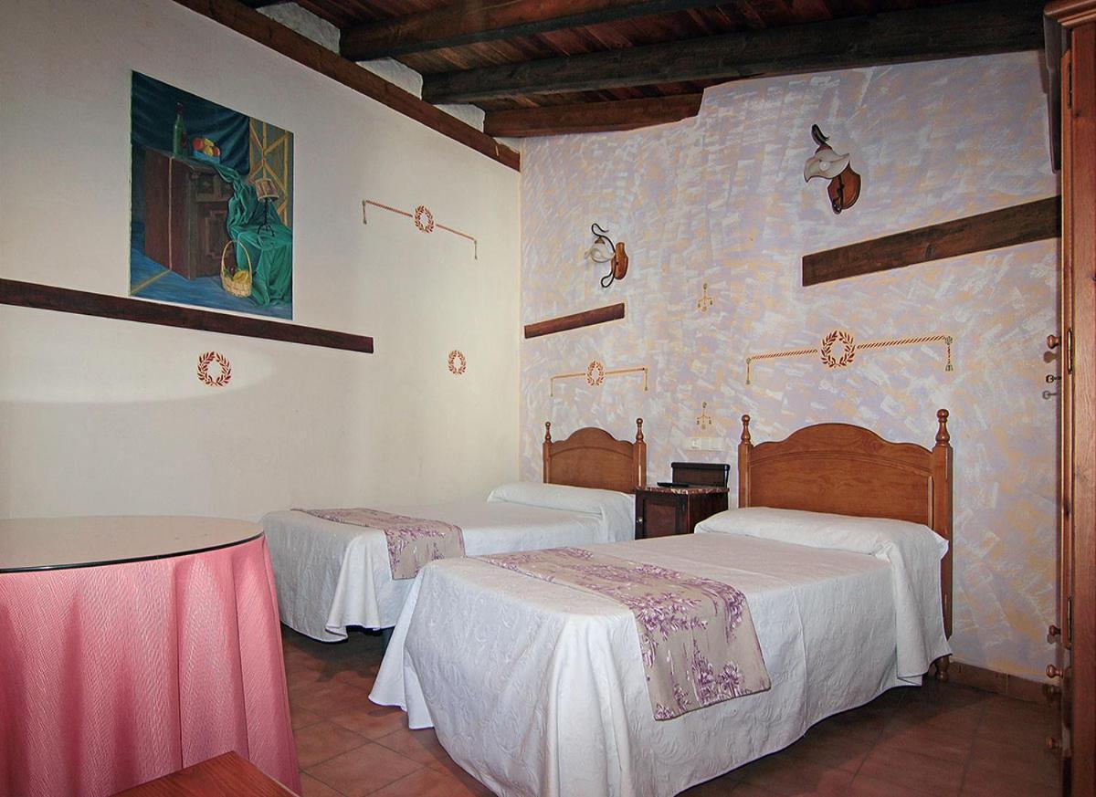 Apartamentos Turisticos Los Abuelos Montemayor de Pililla المظهر الخارجي الصورة