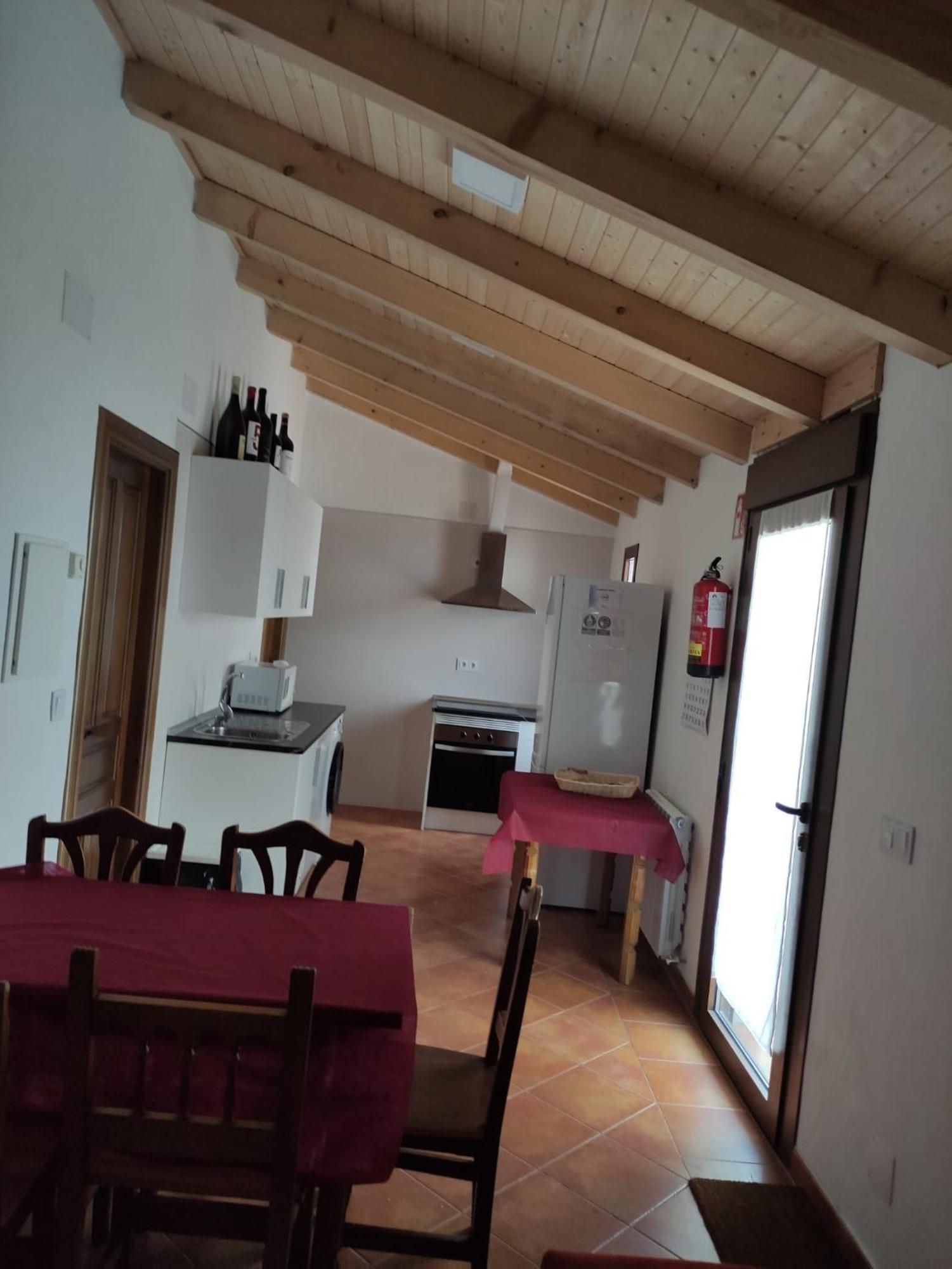 Apartamentos Turisticos Los Abuelos Montemayor de Pililla المظهر الخارجي الصورة