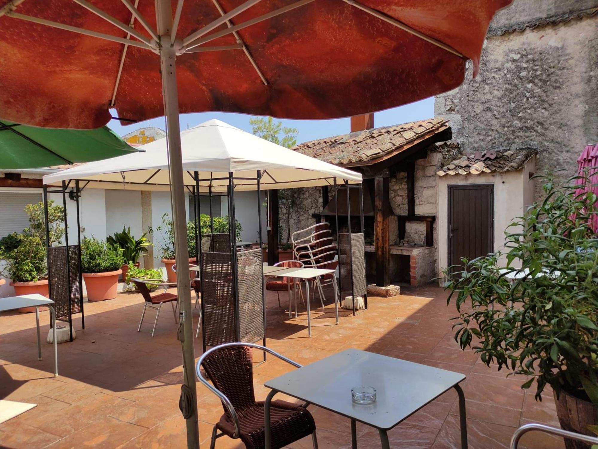 Apartamentos Turisticos Los Abuelos Montemayor de Pililla المظهر الخارجي الصورة