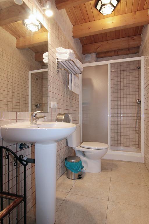 Apartamentos Turisticos Los Abuelos Montemayor de Pililla المظهر الخارجي الصورة