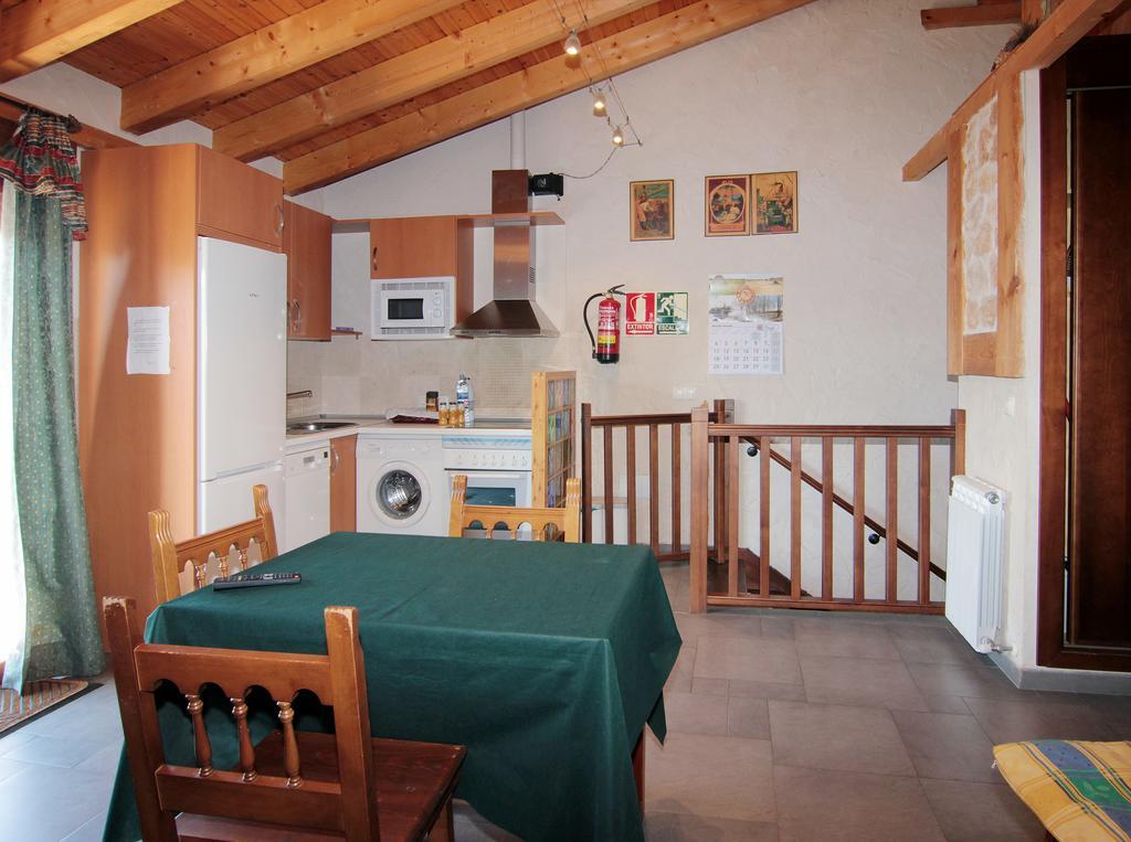 Apartamentos Turisticos Los Abuelos Montemayor de Pililla المظهر الخارجي الصورة