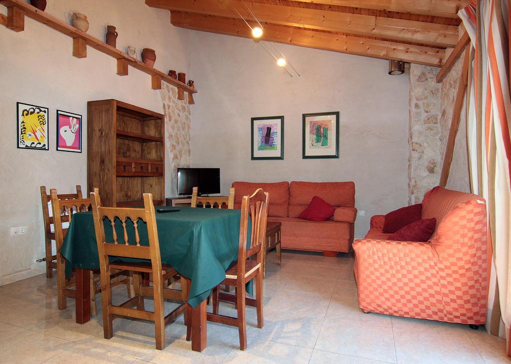 Apartamentos Turisticos Los Abuelos Montemayor de Pililla المظهر الخارجي الصورة