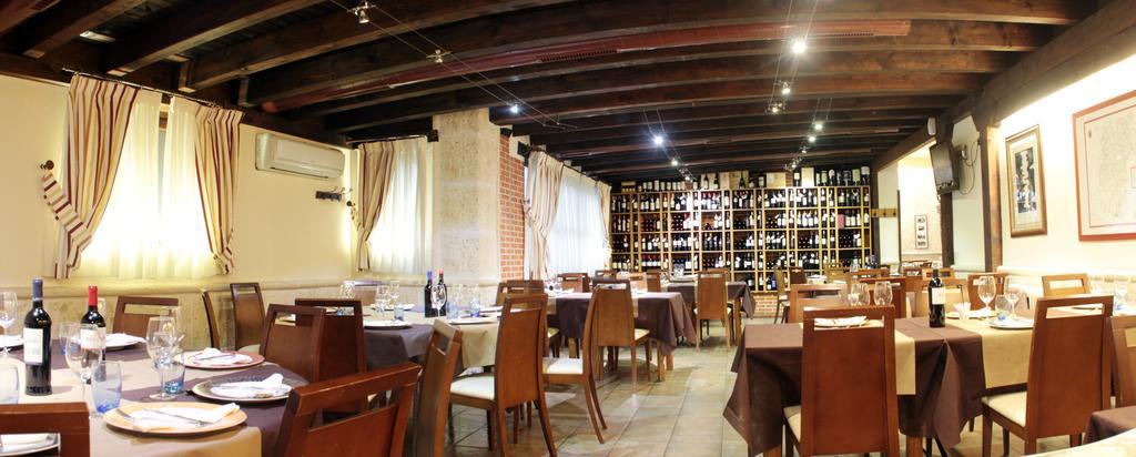 Apartamentos Turisticos Los Abuelos Montemayor de Pililla المظهر الخارجي الصورة